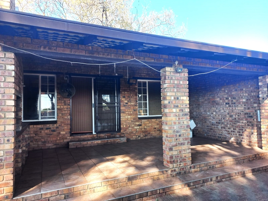 3 Bedroom Property for Sale in Safari Gardens North West